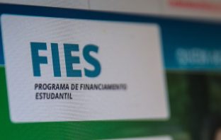 MEC publica edital para adesão das instituições ao Fies de 2022